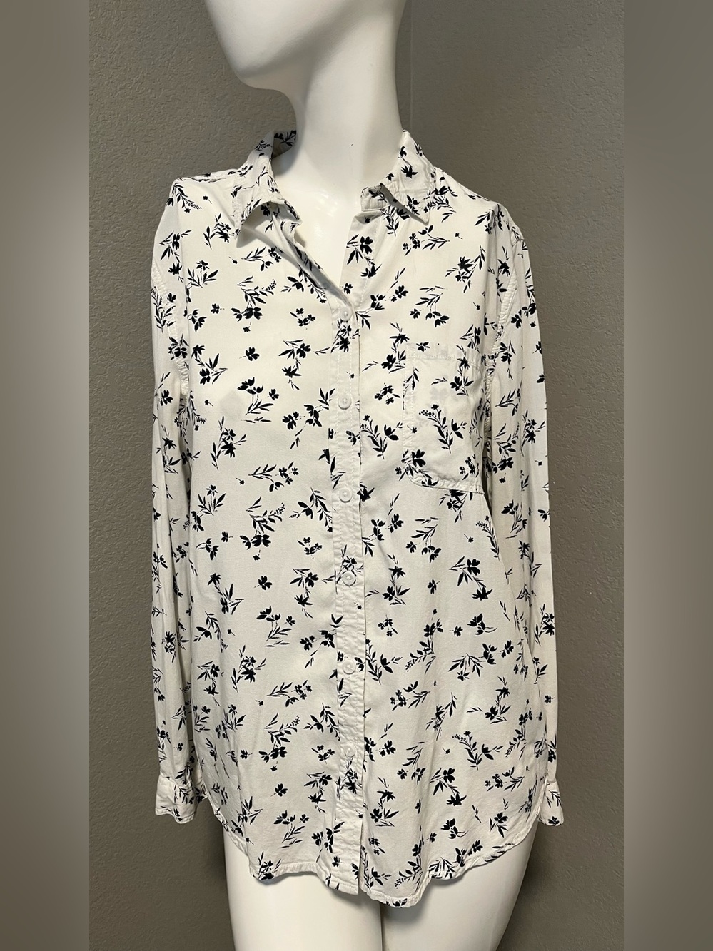 Women’s beachlunchLounge White / Black Floral Viscose BD LS Shirt Blouse Size M